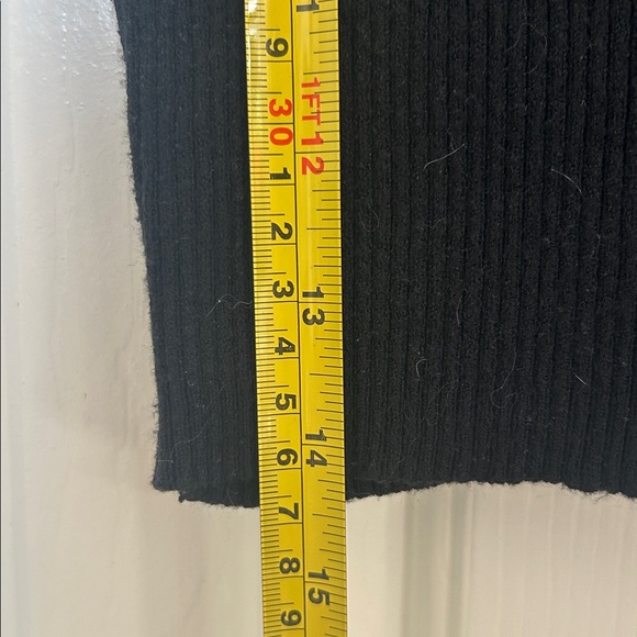 Cropped short sleeved black sweater - Picture 4 of 6